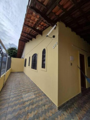 Casa a 2 quadras da praia com churrasqueira